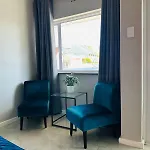 Central Bachelor Apartment - Sea Point