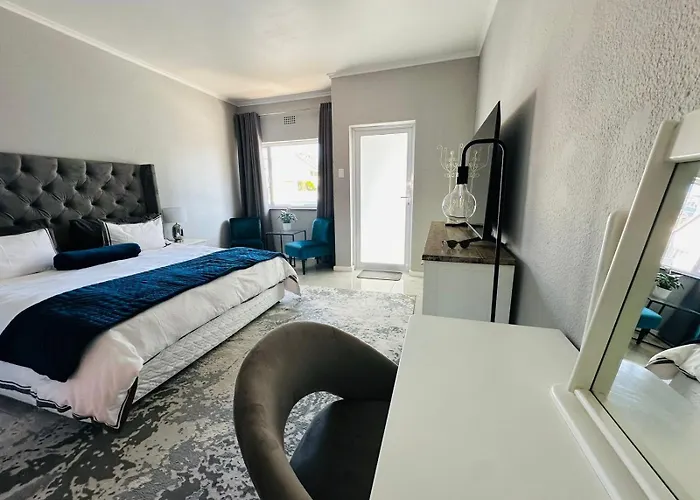 Central Bachelor Apartment - Sea Point